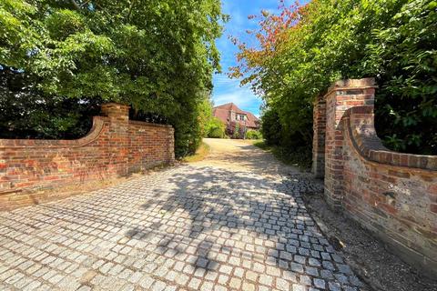 4 bedroom detached house for sale, London Road, Hailsham, East Sussex, BN27