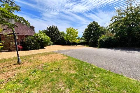 4 bedroom detached house for sale, London Road, Hailsham, East Sussex, BN27