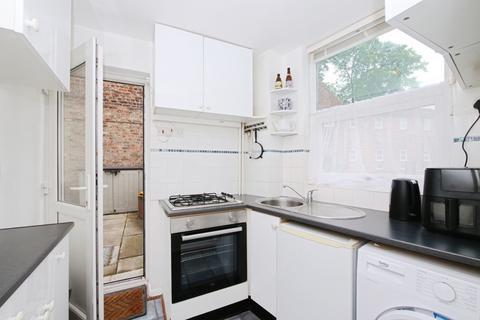 2 bedroom end of terrace house for sale, Cromwell Road, North Yorkshire YO1