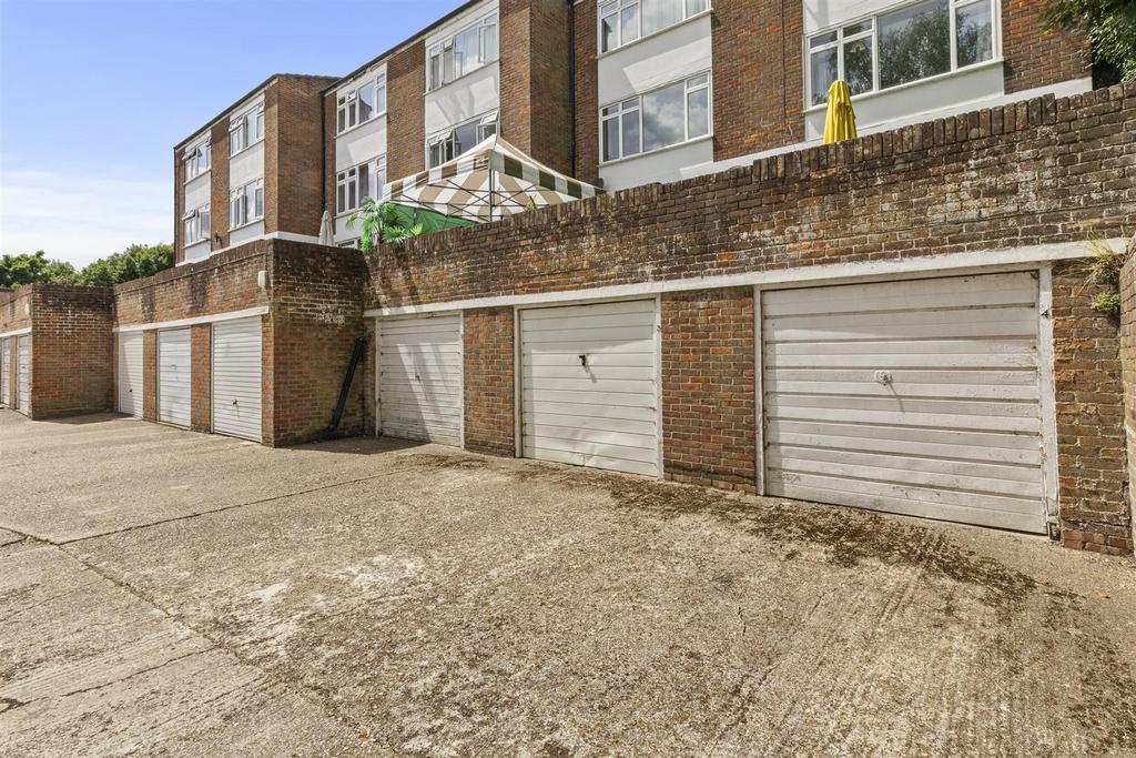 Flat 4 Temple Orchard, Amersham Hill, HP13 6 PH-15.