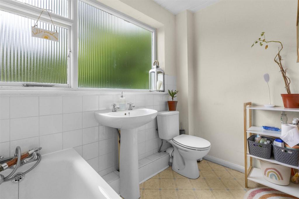 Flat 4 Temple Orchard, Amersham Hill, HP13 6 PH-2.j