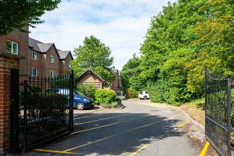 John Austin Close, Kingston, Kingston upon Thames, KT2
