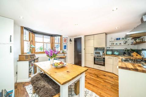 2 bedroom flat for sale, Ferndale Road, London SW4