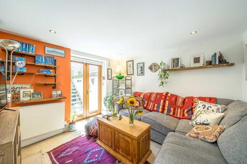 2 bedroom flat for sale, Ferndale Road, London SW4