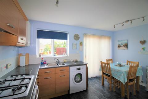 3 bedroom semi-detached house to rent, Hart Hills, Barnsley S73