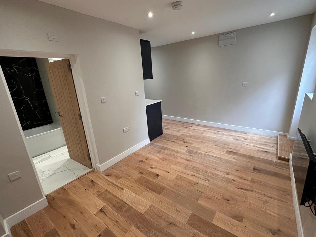 Gorgeous Studio Flat For Rent In Fullwell Cross a
