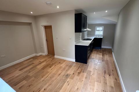 Studio to rent, Connect Lane, London, IG6
