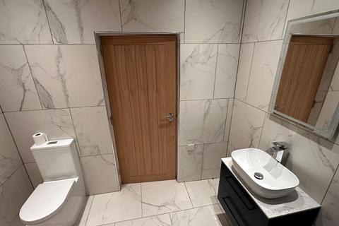 Studio to rent, Connect Lane, London, IG6