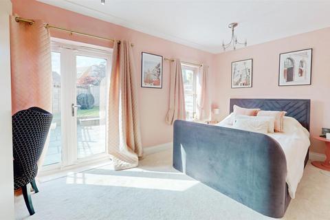 4 bedroom townhouse for sale, Rowan Way, Northowram, Halifax