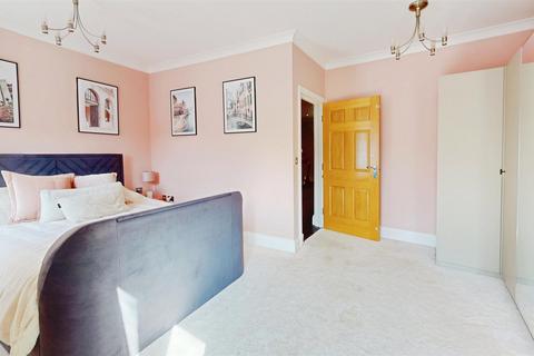 4 bedroom townhouse for sale, Rowan Way, Northowram, Halifax