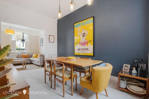Flat A, 35 Allen Road, London, N16 8RX
