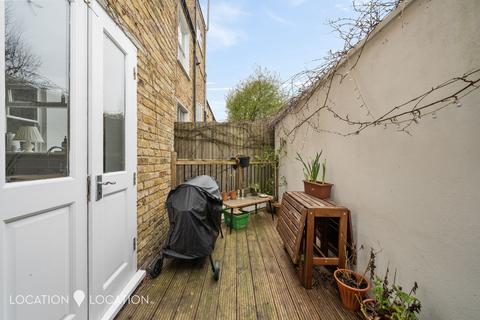 Flat A, 35 Allen Road, London, N16 8RX