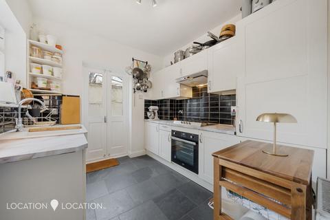 Flat A, 35 Allen Road, London, N16 8RX