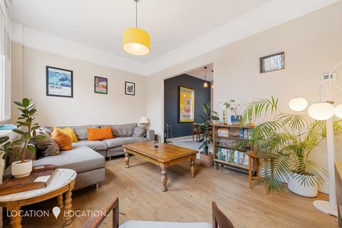 Flat A, 35 Allen Road, London, N16 8RX