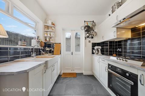 Flat A, 35 Allen Road, London, N16 8RX