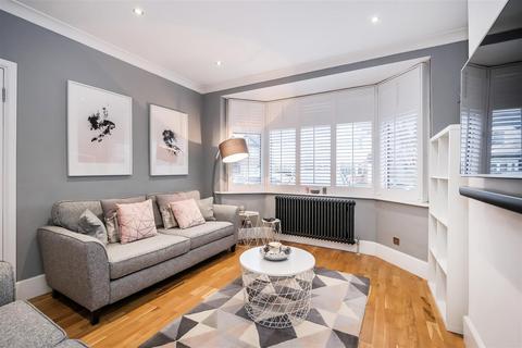 6 Elmhurst Drive, London, E18 1BT