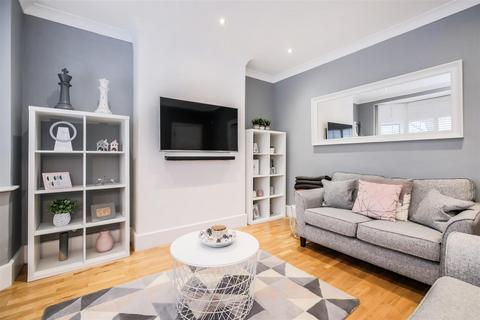 6 Elmhurst Drive, London, E18 1BT