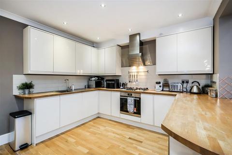6 Elmhurst Drive, London, E18 1BT