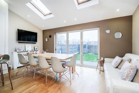6 Elmhurst Drive, London, E18 1BT