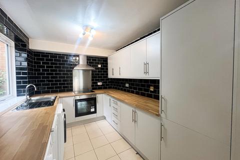 2 bedroom ground floor flat to rent, Fishguard Way, London, E16