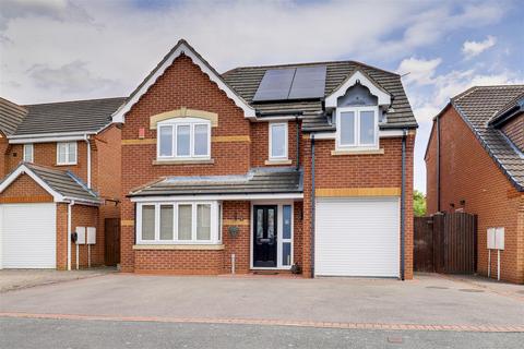 4 bedroom detached house for sale, Bassett Close, Ilkeston DE7