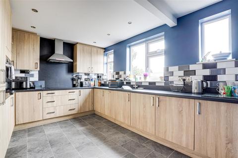 40 Arthur Crescent, Carlton, Nottingham, NG4 1GA