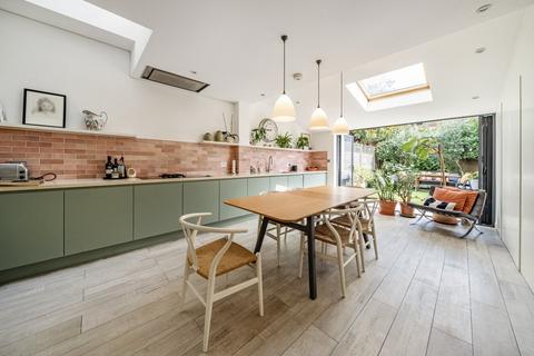 4 bedroom terraced house for sale, Hydethorpe Road, Balham, London, SW12