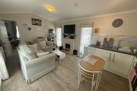 2 bedroom mobile home for sale, Lower Dunton Road, Dunton, Brentwood, Essex