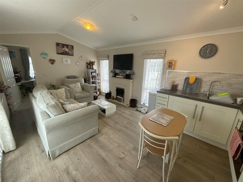 Lounge/Kitchen Area