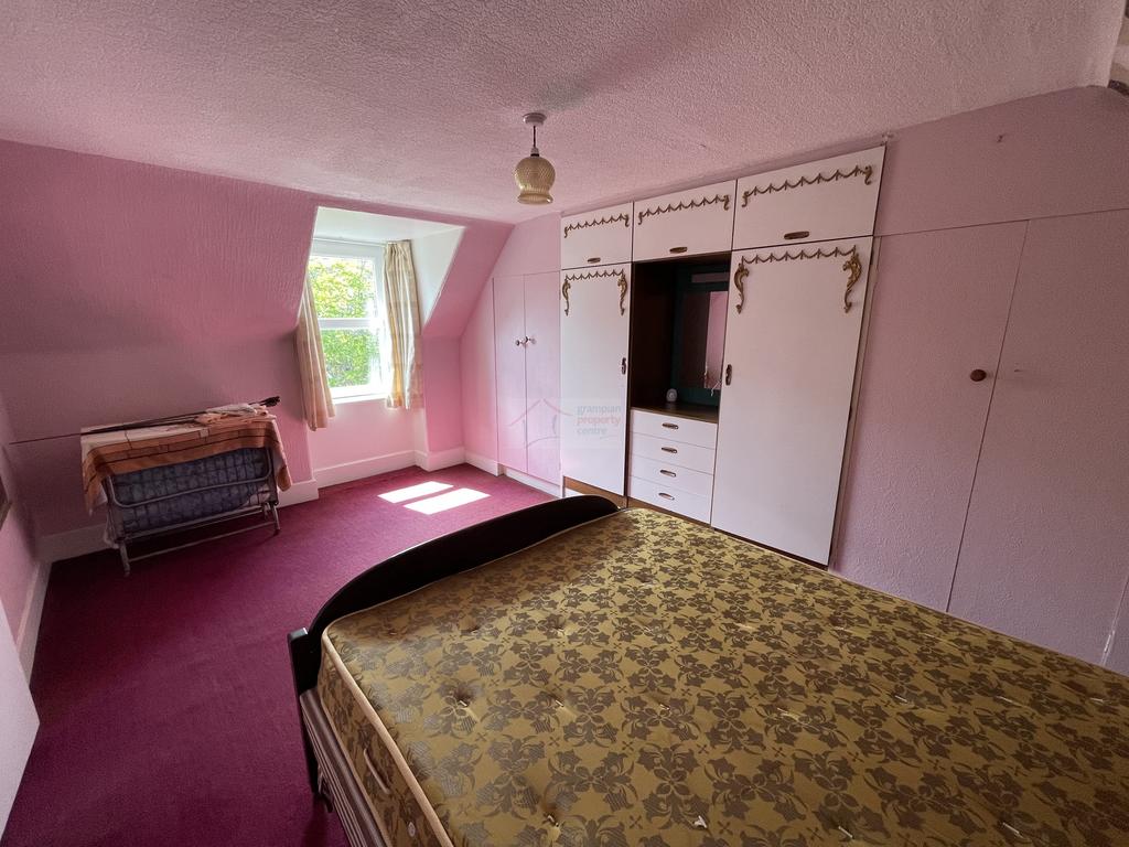 Bedroom 1b.JPG
