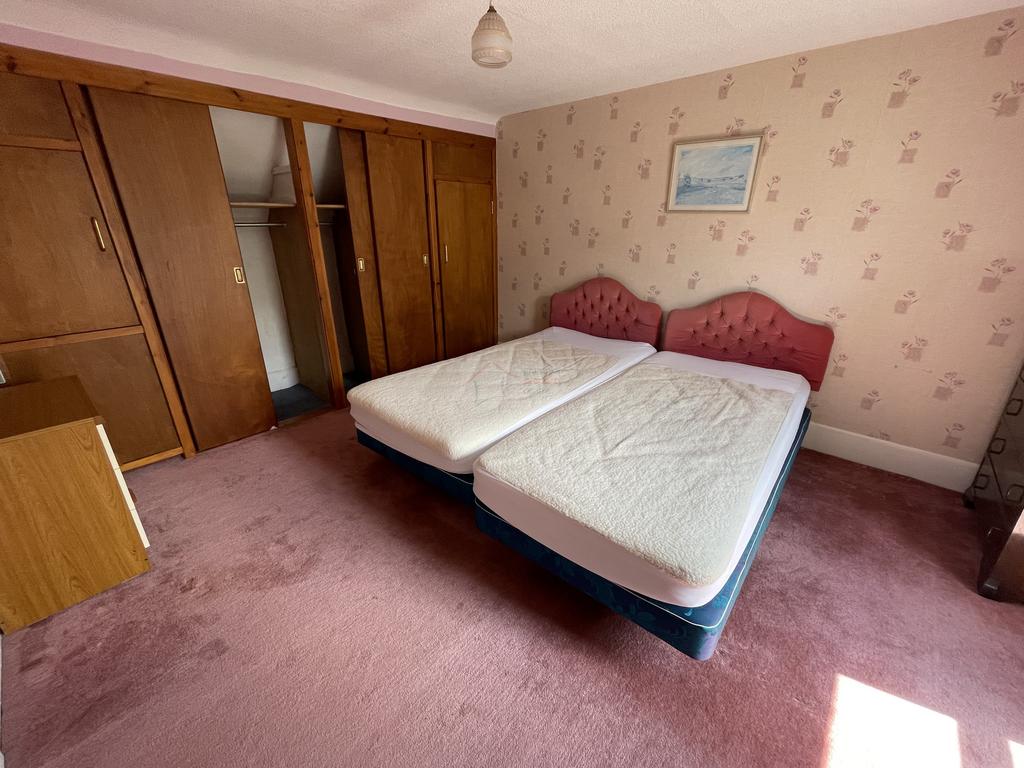 Bedroom 2b.JPG