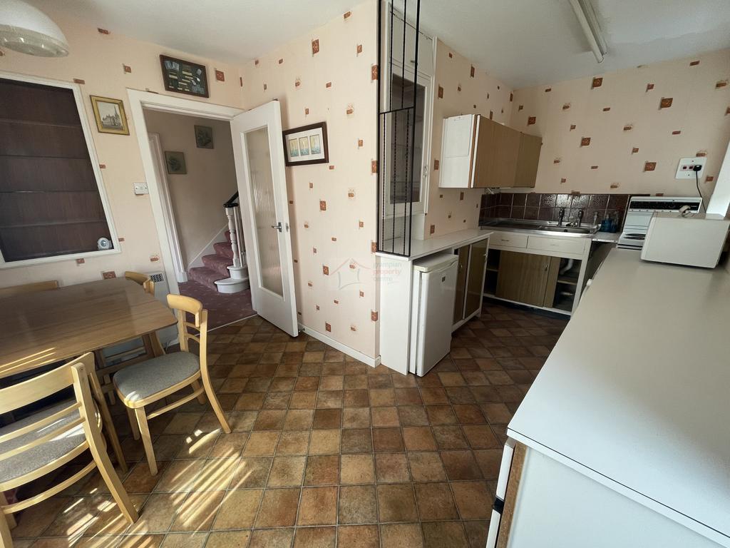 Kitchen a.JPG