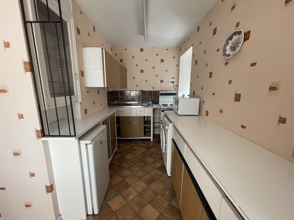 Kitchen b.JPG