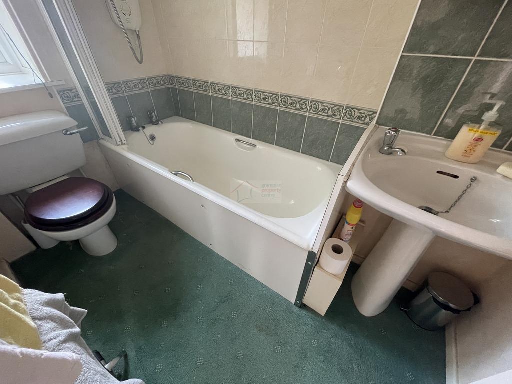 Bathroom.JPG