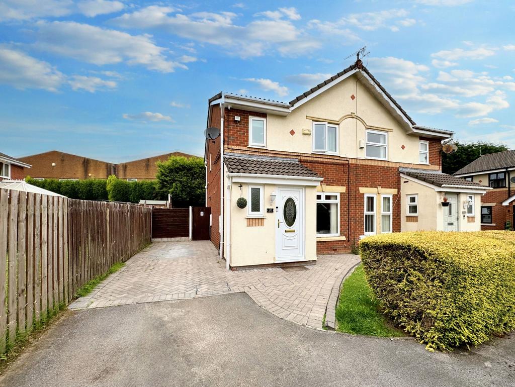 Waterdale Drive, Whitefield, M45 3 bed semi-detached house - £250,000