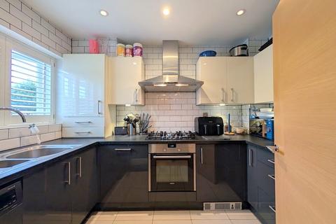 47 Holywell Way, Staines-upon-thames, TW19 7SG