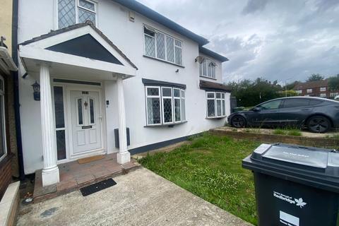 5 bedroom semi-detached house to rent, Fawn Road, Chigwell IG7 4HG
