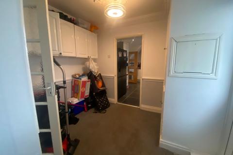 5 bedroom semi-detached house to rent, Fawn Road, Chigwell IG7 4HG