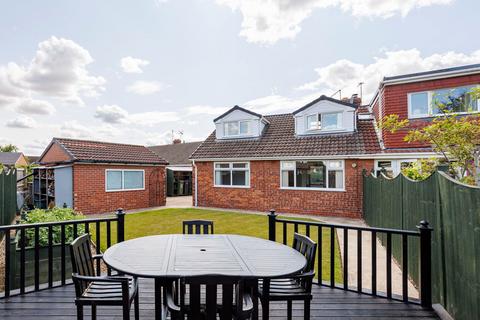 3 bedroom semi-detached bungalow for sale - Greenway, York YO32