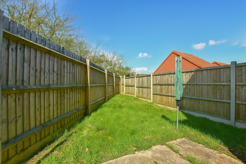 3 bedroom end of terrace house to rent, Ainsworth Drive, Dunmow CM6