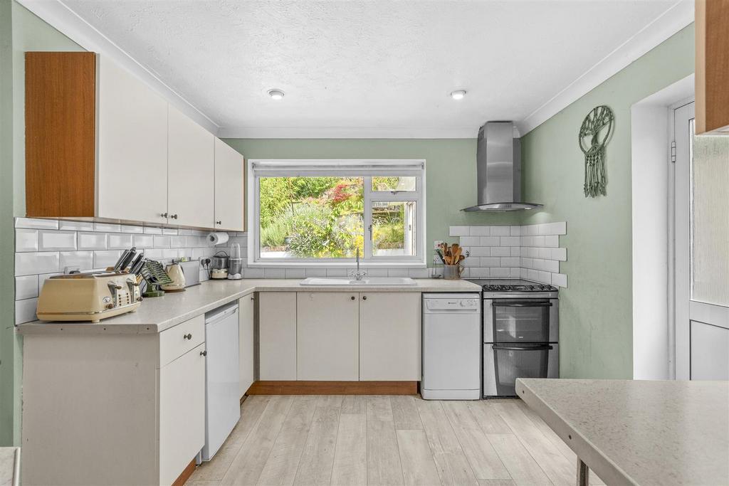 9 Warwick Avenue, HP12 4 NG-5.jpg