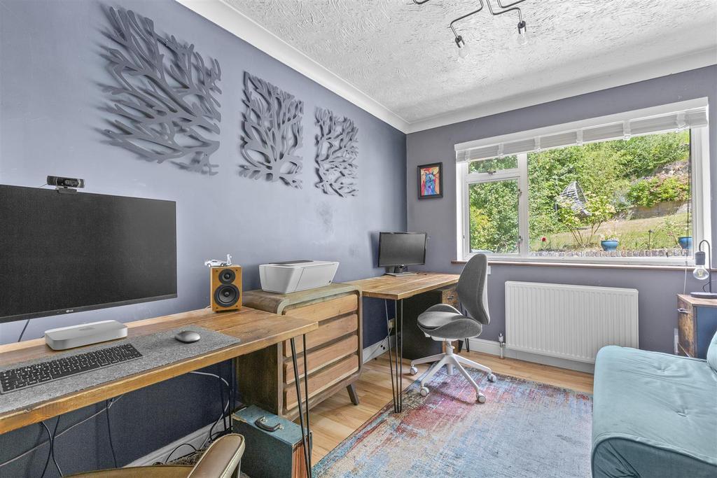 9 Warwick Avenue, HP12 4 NG-7.jpg