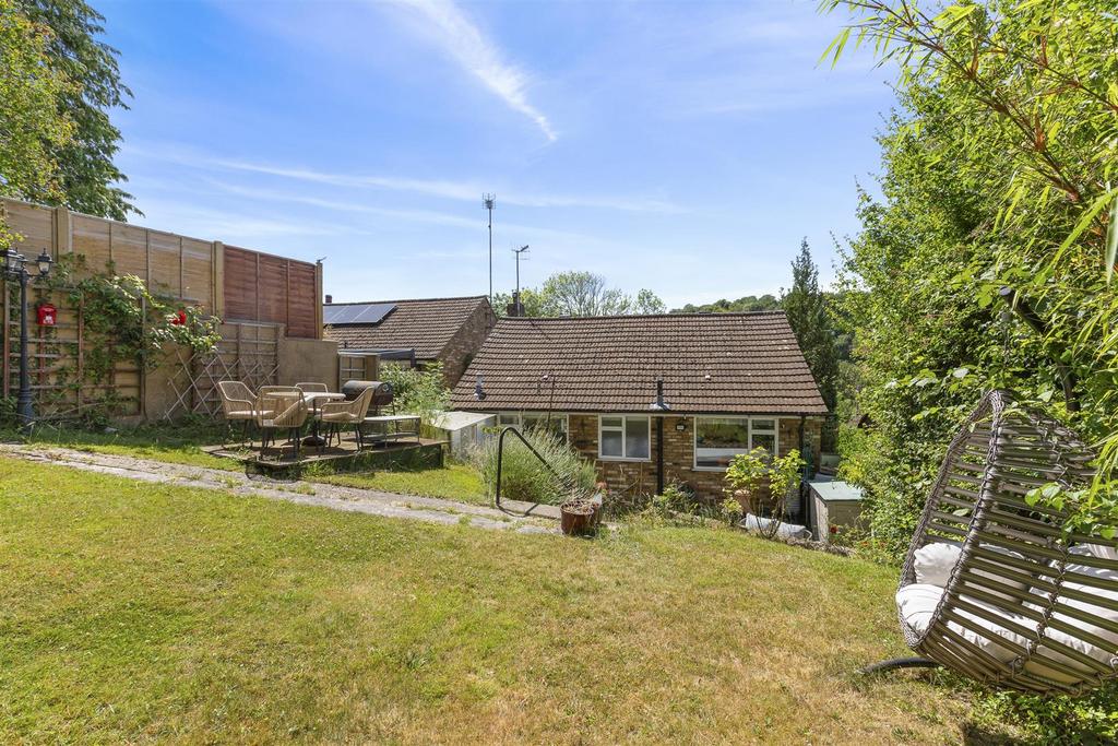 9 Warwick Avenue, HP12 4 NG-9.jpg