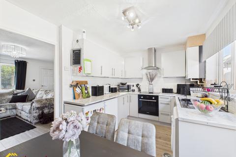 2 bedroom terraced house for sale, Winchelsea Close, Banbury OX16