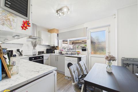 2 bedroom terraced house for sale, Winchelsea Close, Banbury OX16