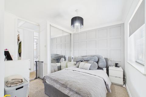 2 bedroom terraced house for sale, Winchelsea Close, Banbury OX16