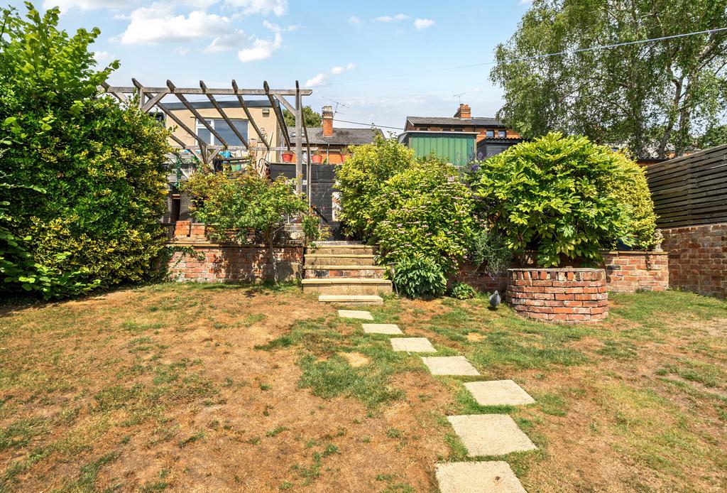 1315862-27-685e85...