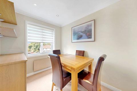 2 bedroom apartment for sale, Pembroke Lodge, Du Cros Drive, Stanmore, HA7