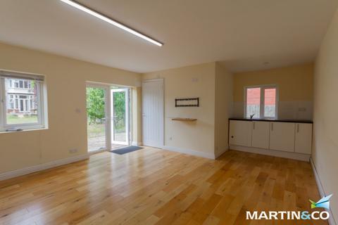 Studio to rent, Lordswood Road, Harborne, B17