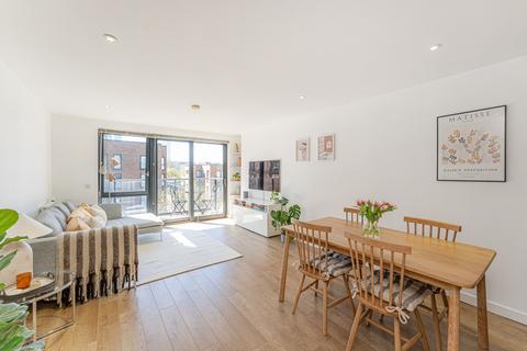 Flat 403, Chadwick Court, 2 Jonzen Walk, London, E14 6GS